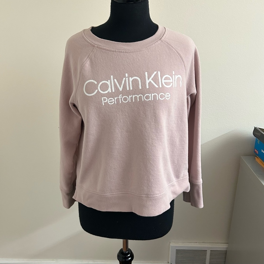 Calvin Klein light pink semi crop sweatshirt,
Size M